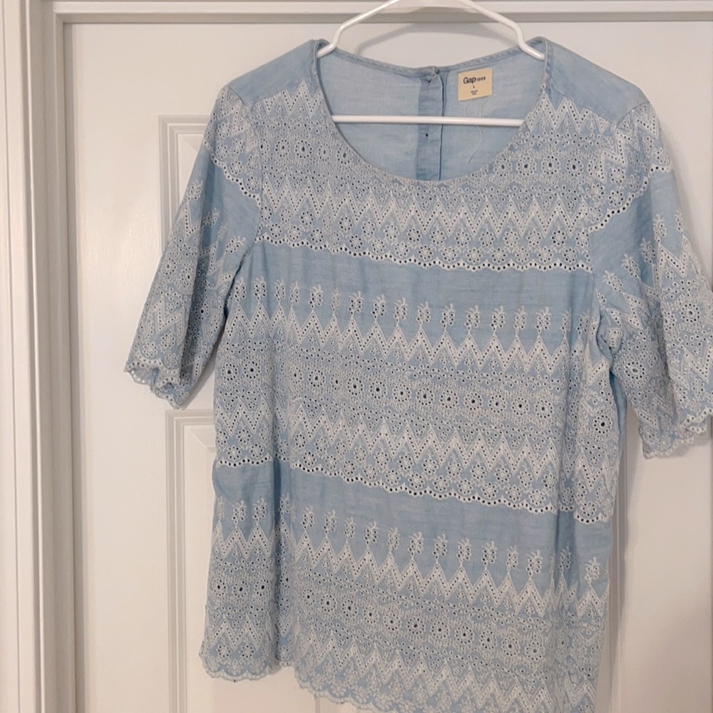 Gap top .size large. chambray embroidered